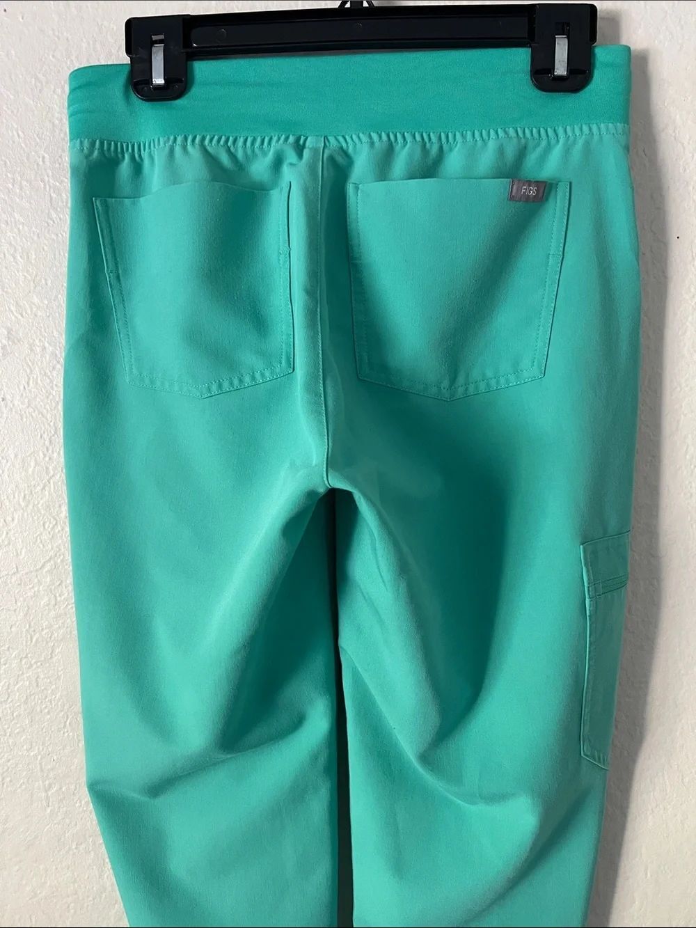 Like New! FIGS Zamora Jogger Scrub Pants PO#1426 Surgical Green in XS/P - Picture 9 of 16